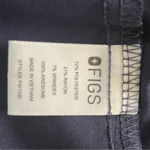 FIGS Casma FIONx Three Pocket Navy Blue Short Sleeve Scrub Top - Picture 7 of 7